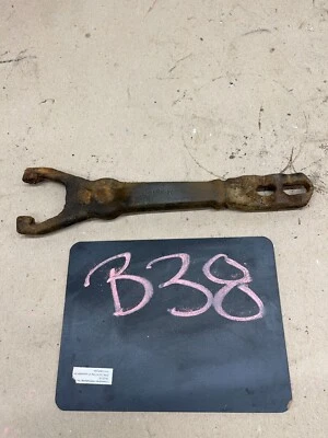 1967 68 70 1972 CHEVROLET GMC C10 K10 CAST IRON MANUAL TRANSMISSION CLUTCH FORK - Image 1 of 4