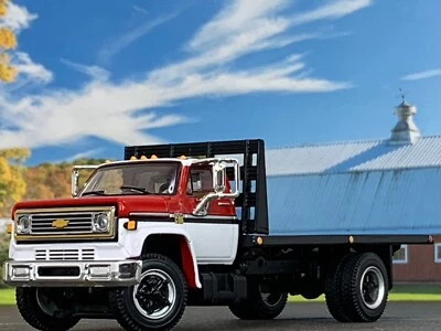 1/64 DCP WHITE/RED CHEVY C65 SINGLE AXLE FLATBED - Image 1 of 4