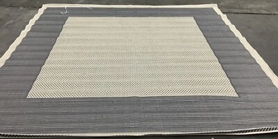 GREY CREAM 7'-10" x 7'-10" Flaw in Rug Reduced Price 1172677631 CY7987-65A5-8SQ - Image 1 of 4