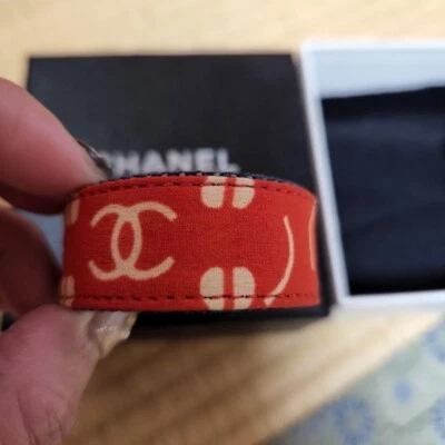 Brazalete Brazalete CHANEL Denim Oro Rojo Marca CoCo Usado Foto 1 de 4