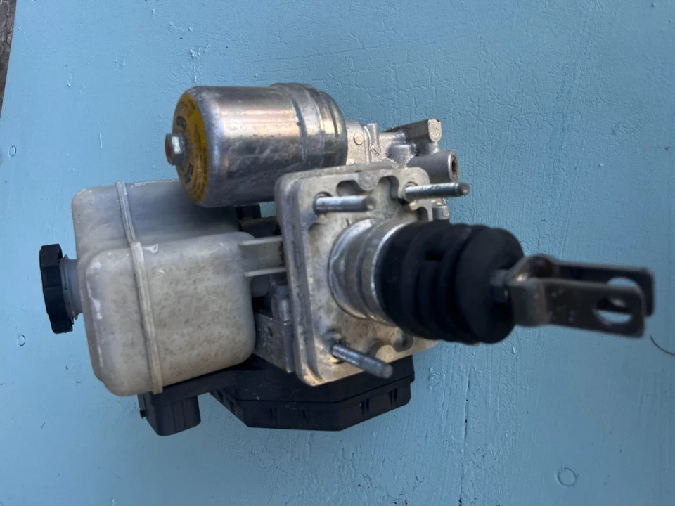 Cilindro maestro de freno Hummer H3 c/wGM 30 páginas GM rBleeding Manual Foto 1 de 1