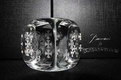 Adorno de dados de cristal corazones cromados de bacarrat Foto 1 de 4