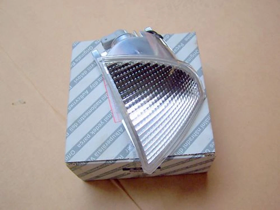 Fiat Scudo O/S Clear Indicator Lamp 9406303537  - Image 1 of 1