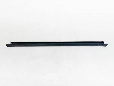 H504158 07-2014 Lincoln Navigator Front Door Window Glass Weather Rubber Trim LH - Image 1 of 4