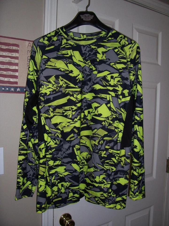 Camisa Para Hombres RAWLINGS DRI-POWER 360 Negra/Lima Camuflada Talla XL 46-48 Foto 1 de 1