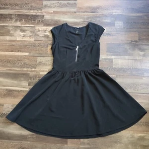 H&M schwarzes Damenkleid Größe 6 schwarz Tee-Stil ärmellos süß Frontreißverschluss einfarbig - Bild 1 von 9