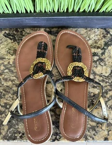 Sandalias de tanga para mujer Carlos Santana con cuentas negras y doradas talla 8 - Imagen 1 de 8