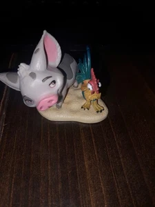 Disney Moana Pua Pig & Hei Hei Gallo PVC Figura Statuina Giocattolo Cake Topper - Foto 1 di 3