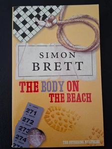 EL CUERPO EN LA PLAYA (LOS MISTERIOS FETHERING) por SIMON BRETT SC EXC 2001 - Imagen 1 de 3