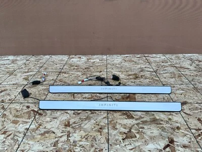 INFINITI Q60 2017-2022 OEM ALFÉIZAR DE PUERTA IZQUIERDA Y DERECHA RASGUÑO RELÁMPAGO (PAR) Foto 1 de 4