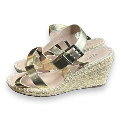 Alpargatas doradas para mujer Charles David talla 7,5 Foto 1 de 4