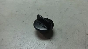 01 SUZUKI GSX600 KATANA GSX 600 SM203B. ENGINE CRANKCASE OIL FILL CAP PLUG - Picture 1 of 3