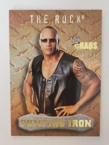 2004 Fleer WWE Wrestling CHAOS PUMPING IRON #94 THE ROCK GOLD PARALLEL - Picture 1 of 2