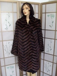 TOTALMENTE NUEVO MARRÓN NEGRO CHAQUETA DE PIEL DE CONEJO ABRIGO MUJER TALLA 4 pequeña - Imagen 1 de 1