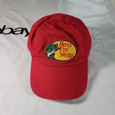 Gorra Bass Pro Shops ajustable con cierre a presión roja con parche amarillo logotipo y peces Foto 1 de 4