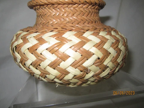 Vintage Hand Crafted Woven Pine Needle Basket Tribal Small Primitive ~Excellent Cover