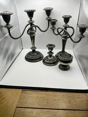 Juego de candelabros y candelabros vintage plateados de 3 brazos hechos en Inglaterra Foto 1 de 4
