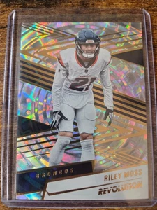 2025 Panini Revolution Riley Moss Fractal 6/99 SP #108 Denver Broncos - Foto 1 di 2