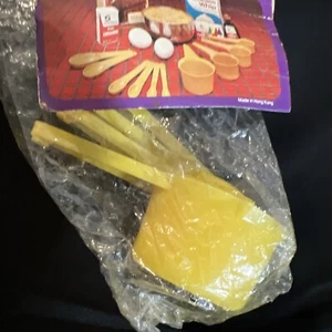 Vintage kanariengelb Messbecher 4er Set Neu aus altem Lagerbestand NEU geöffnete Verpackung (KEINE Löffel) MCM - Bild 1 von 4