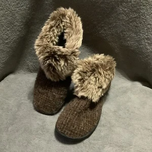 Isotoner womens brown faux fur lined boot style hard sole slippers 7.5/8 - Picture 1 of 9