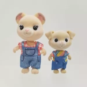 Sunny Days Ent: Honey Bee Acres - Calvin The Dog & Cherry The Bear Figures - Picture 1 of 6