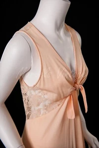 Vintage Glydons of Hollywood Peach Plunge Front Tie Long Nightgown Size Med - Picture 1 of 7