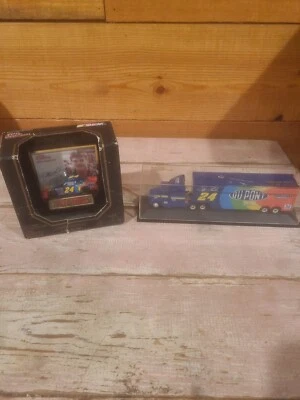 Racing Champions Premier Edition Jeff Gordon 24 DuPont NASCAR Hauler 1:87 & Car - Image 1 of 4