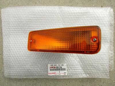 90 - 95 TOYOTA PICKUP FRONT LEFT SIDE TURN SIGNAL LIGHT OEM NEW - Изображение 1 из 4