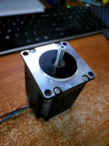  LIN Engineering 5718 Series Stepper Motor 3.5Amp Single Shaft 5718L-06S-05RO - Picture 1 of 3