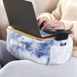 Neu mit Etikett UGG Polar Lap Schreibtisch Laptop pelziges Polyester 14 x 10 x 6 mehrfarbige Batiktasche - Bild 1 von 6