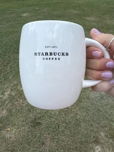 Starbucks 2008 Est 1971 Abbey Logo Kaffeetasse groß Becher weiß schwarz 14 oz. - Bild 1 von 5