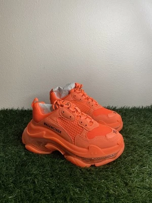 ¡NUEVO! | Talla 35 EU | Balenciaga Triple S Fondo Transparente Naranja Neón Foto 1 de 4