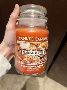 Yankee Candle Almond Toffee Large 22 oz. Single Wick Housewarmer Blackband Jar - Picture 1 of 3