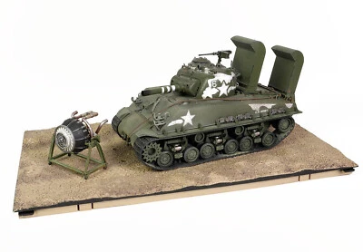 Forces of Valor 1:32 US M4(105) Sherman Tank w/ Deep Wading Gear, FOV912102A - Image 1 of 4
