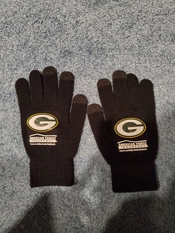 Green Bay Packers G Logo Winter Snow Gloves Black Season Ticket Holder Giveaway Cover