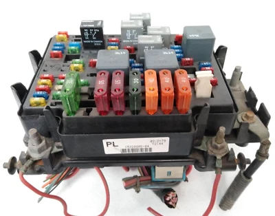 15328806-04 GMC 2000 2001 2002 Sierra Fuse Box Engine Bay 1500 2500 Tahoe K8 - Image 1 of 4