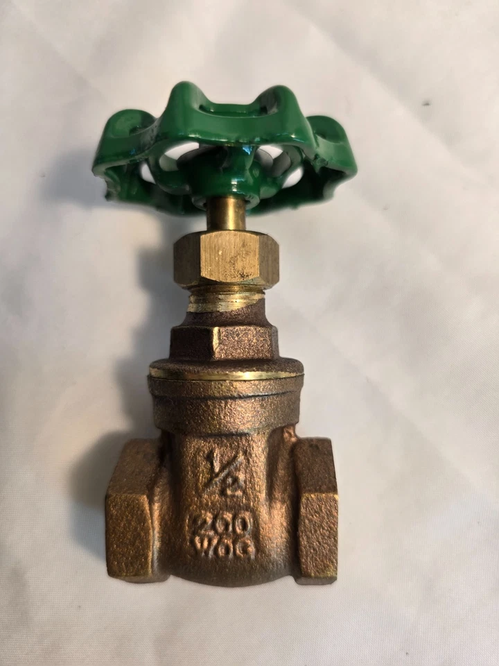 Champion 1/2" Brass Gate Valve 200 WOG - Image 1 of 4