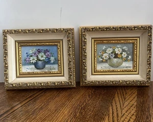 Vintage 2er Set Mini Blumen Gemälde Stillleben Gold Creme verzierte Rahmen signiert - Bild 1 von 11