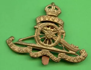 Royal Artillery Kings Crown Brass Cap Badge 1911-52 - Foto 1 di 2
