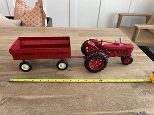 Vintage 1988 ERTL Case Red Farmall H Tractor With Wagon NICE FREE SHIPPING - Picture 1 of 17