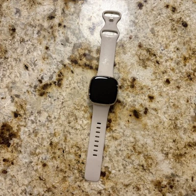 Reloj inteligente Fitbit Sense avanzado de salud y estado físico rastreador de actividad dorado. Foto 1 de 4