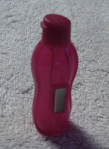 Tupperware Öko Trinkflasche Flip Top Magnet Rettich rosa 2 1/2" hoch selten neu - Bild 1 von 5