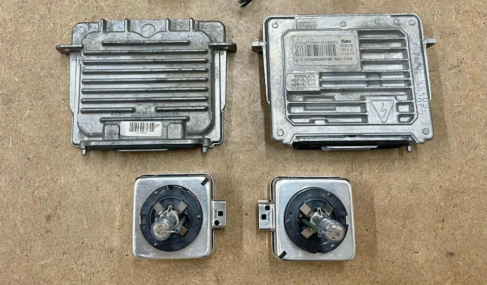 2 件原始设备制造商适用于 14-20 吉普大切诺基氙气镇流器控制单元 + D3S 灯泡套件 — 第 1/1 张图片