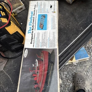 MIDWEST PRODUCTS KIT #960 "THE FIREBOAT" RADIO CONTROL BALSA WOOD MODEL 1984 - Picture 1 of 4
