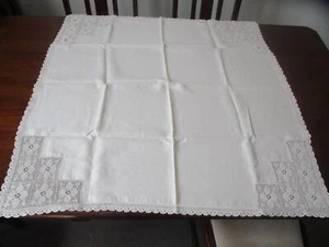 SQUARE BEIGE COTTON TABLECLOTH WITH FILET CROCHET LACE CORNERS - Picture 1 of 9