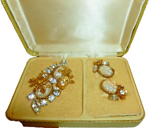 Vintage BROSZKA KOLCZYKI ZESTAW barokowa perła złoto odcień kolczyki zestaw niesygnowane pudełko