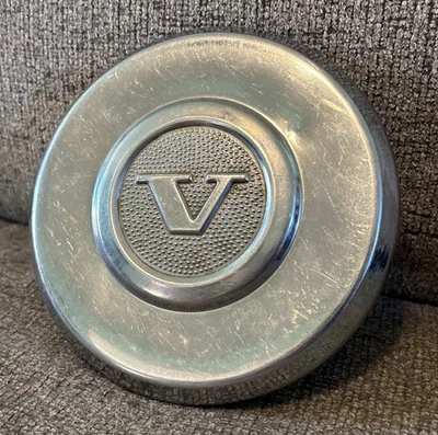 Tapacubos Volvo Vintage Pequeño Cromo Tapacubos 6 pulgadas Valet Wall Display Mancave LEER Foto 1 de 4