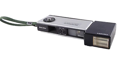 RARA Câmera de Filme Ricoh Ricohmatic 600M 110 com Flash e Alça TESTADO Leia - Imagem 1 de 4