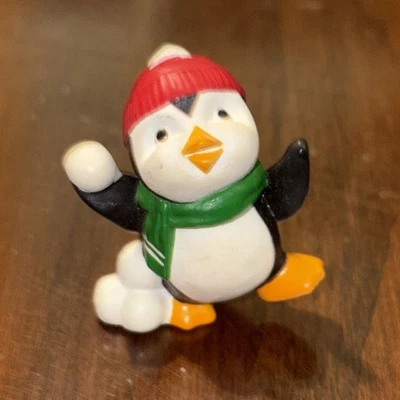 Hallmark Merry Miniatures Penguin Snowball Fight 1994 Winter/Christmas Holiday - Image 1 of 2