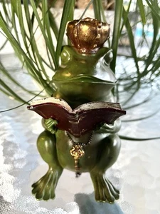 Vintage King Of Frogs Figurine/Bookend Sterling Industries - Picture 1 of 6
